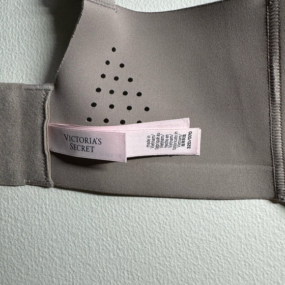 EUC Victoria’s Secret Featherweight Max Sports Bras, 32D, black and nude set - Picture 3 of 9